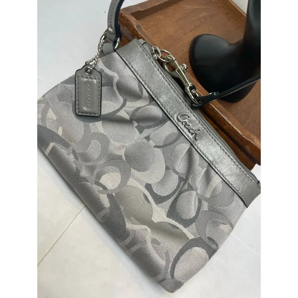 COACH WRISTLET BAG CANVAS LEATHER SIGNATURE GRAY PLEATED AESTHETIC‎ KAWAII